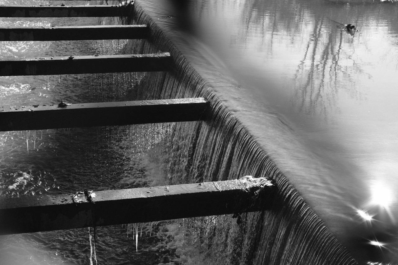 Susquehanna Spillway edge, with dangling icicles