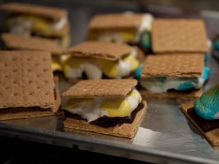 Marshmallow Peep s’mores.